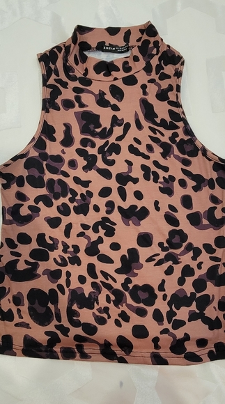 BRAND NEW-Leopard Print Mock Neck Tank Top - Picture 5 of 7